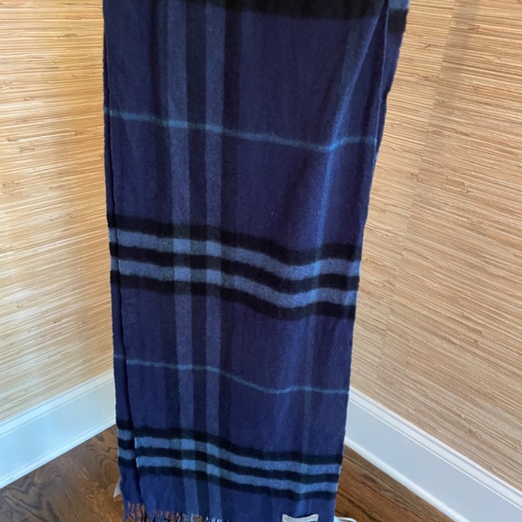 Burberry Medium Navy Plaid Reversible Cashmere Fringe Scarf - Picture 5 of 6